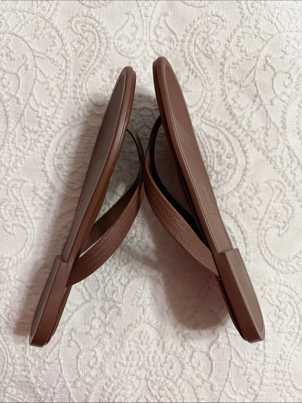Naturalizer Size 7.5M Brown Textured Strap Flip Flop Sandals
